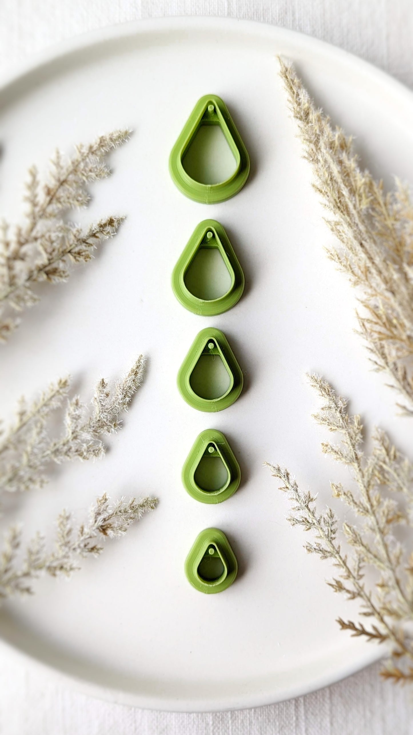 FLAT TEARDROP BEADS (top hole) - Basic Shapes