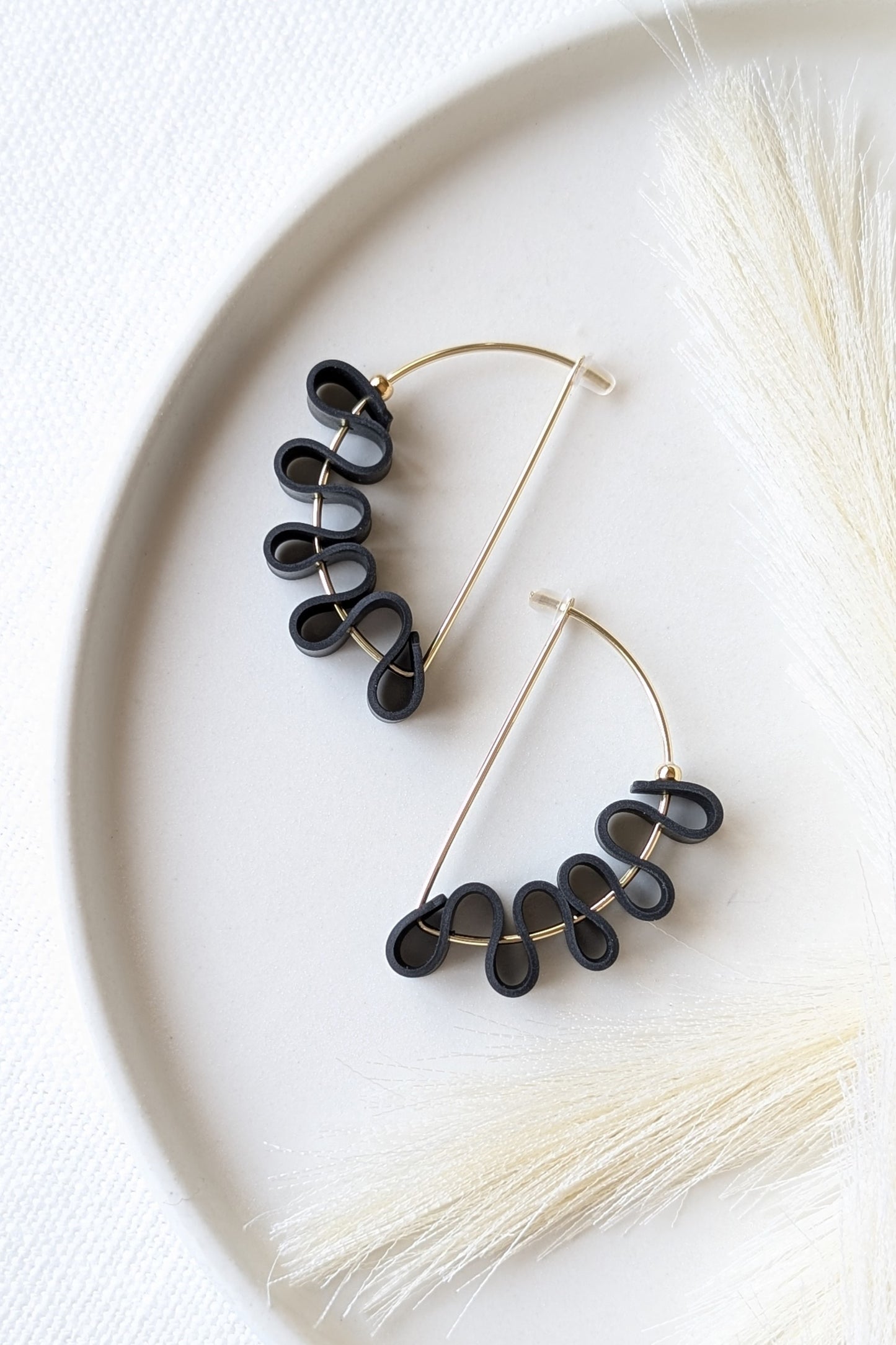 Semicircle Hoops #9.6 - Ribbon Collection - BLACK