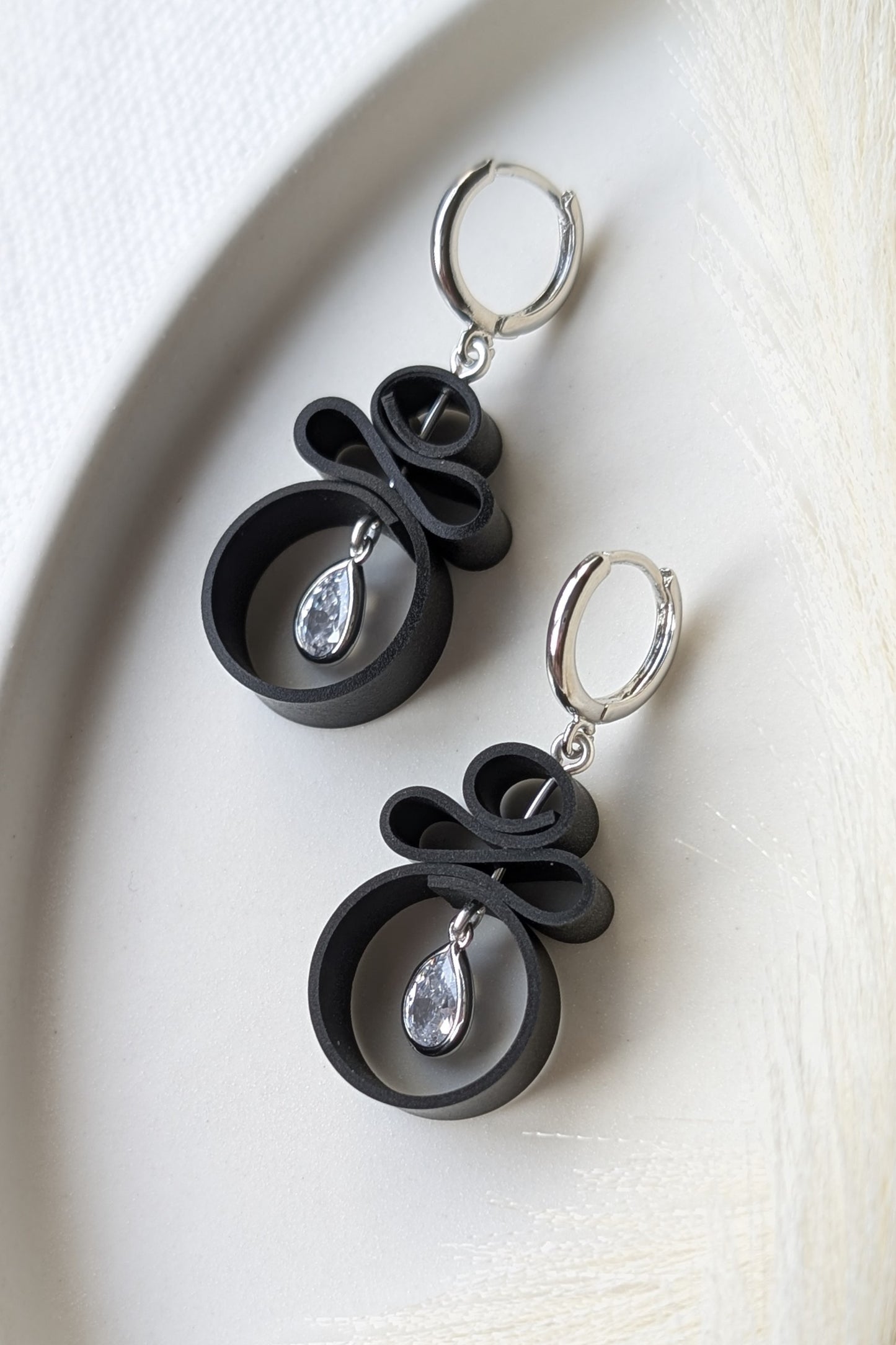 Huggies #1 - Ribbon Collection - BLACK + SILVER