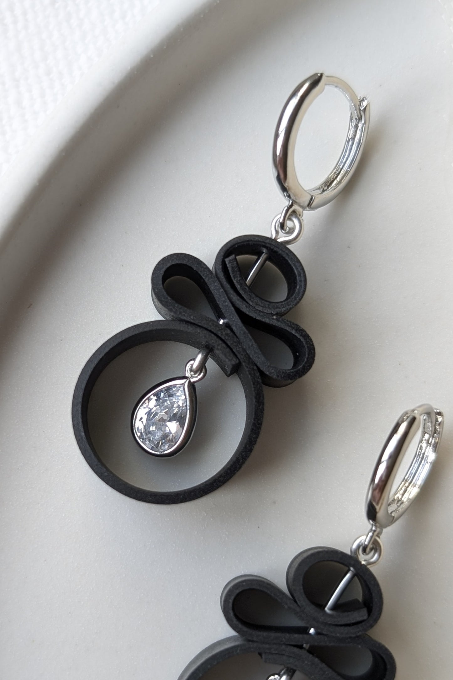 Huggies #1 - Ribbon Collection - BLACK + SILVER