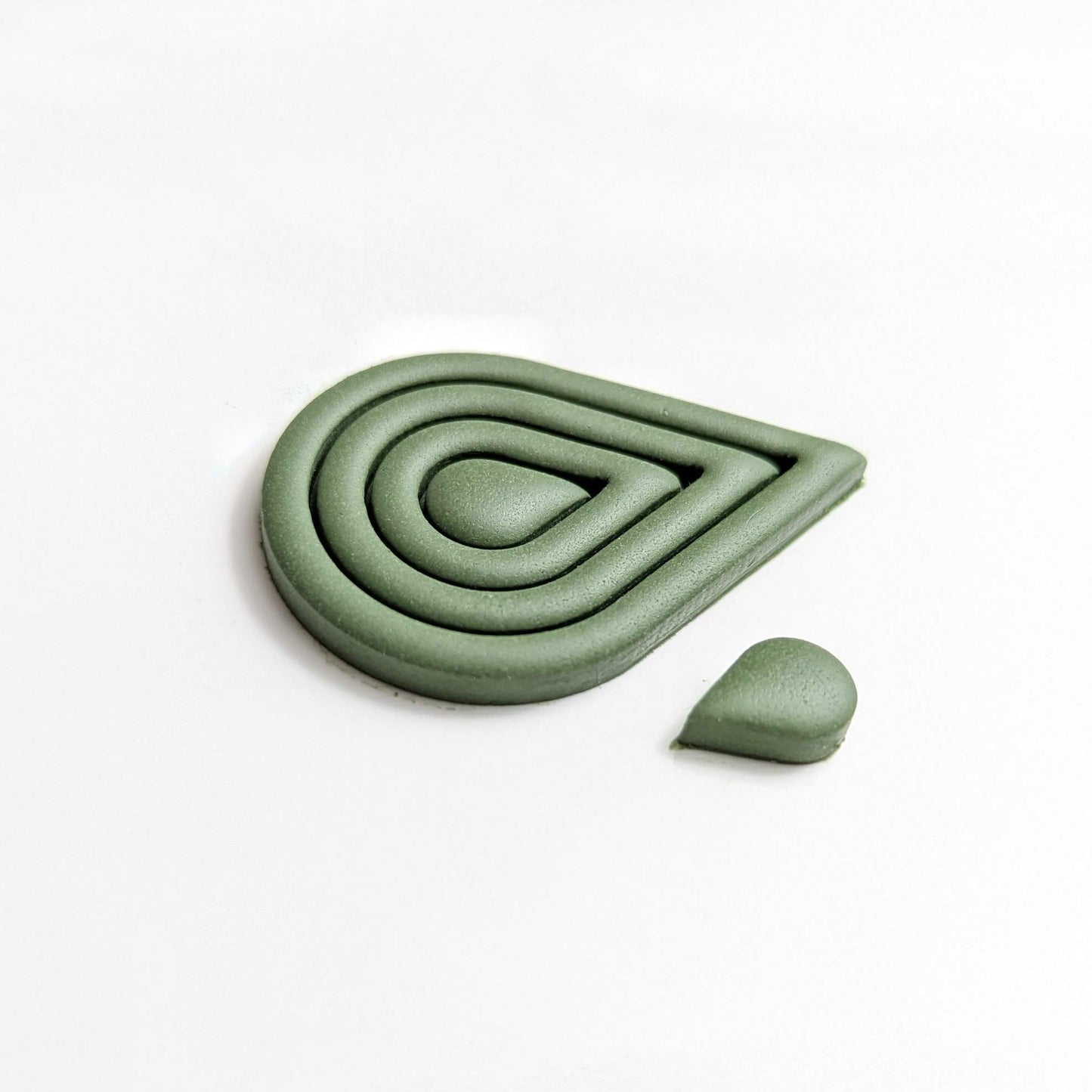 Cutter Shape #22 - Medium Embossed Teardrop