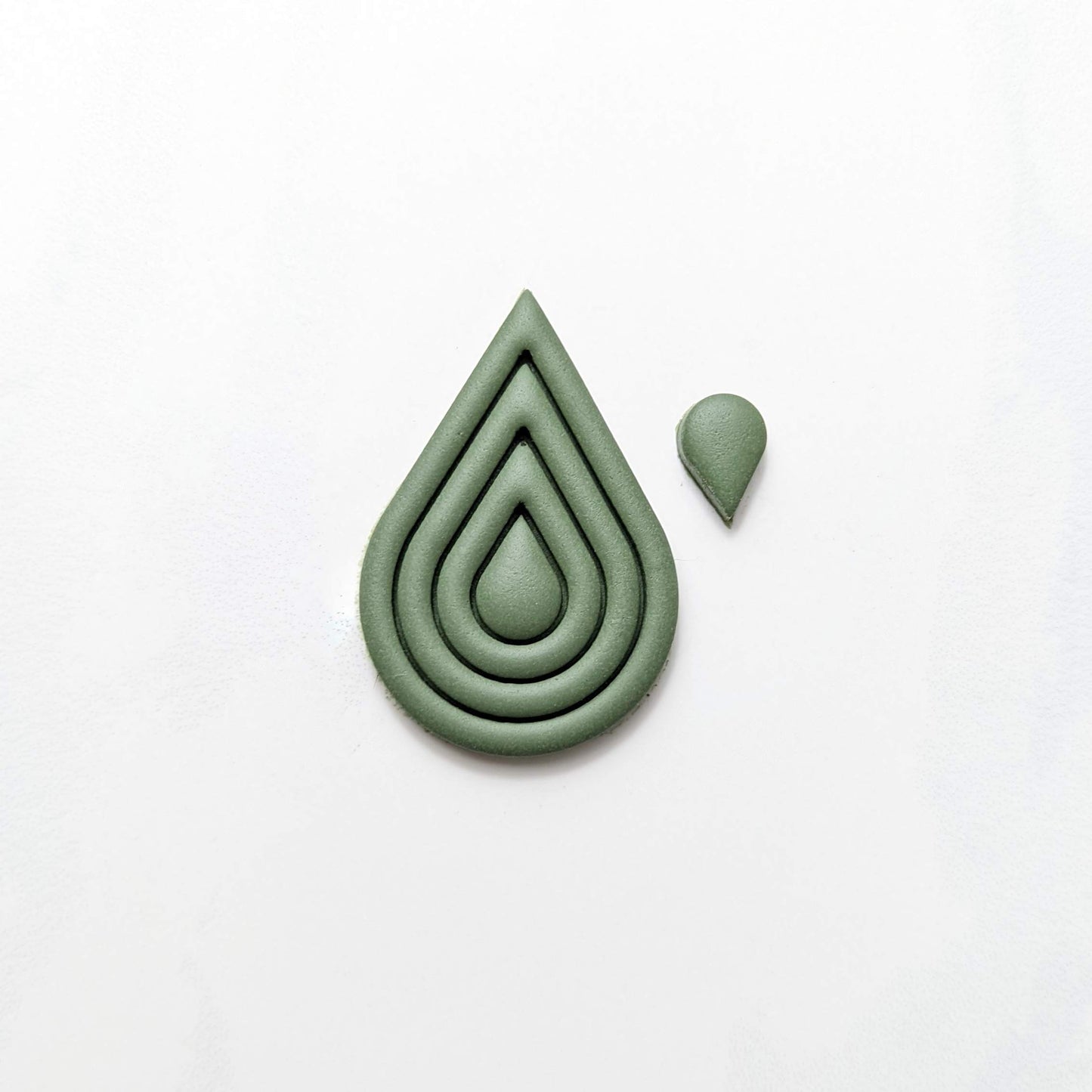 Cutter Shape #22 - Medium Embossed Teardrop