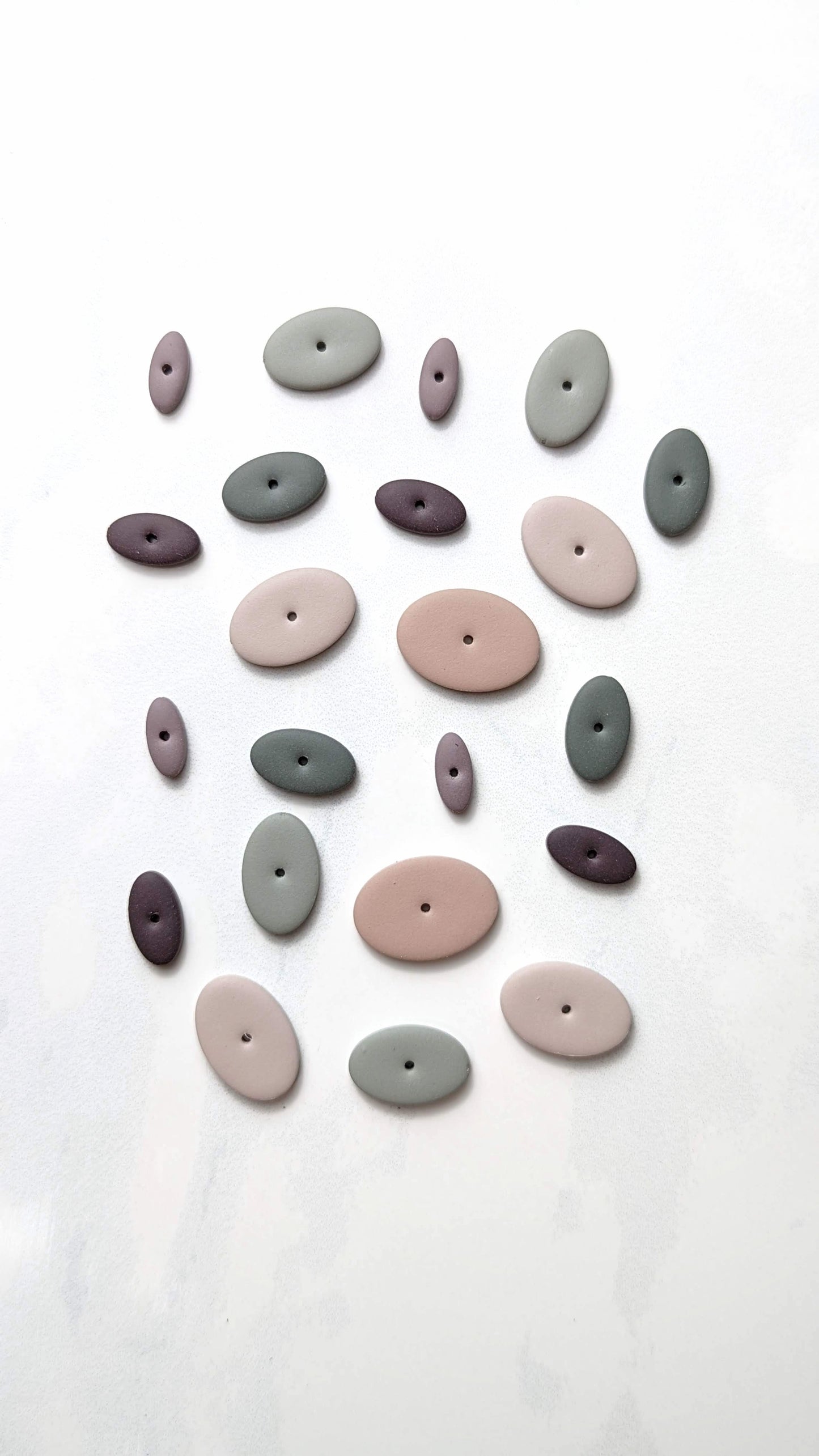FLAT OVAL BEADS (middle hole) - Basic Shapes