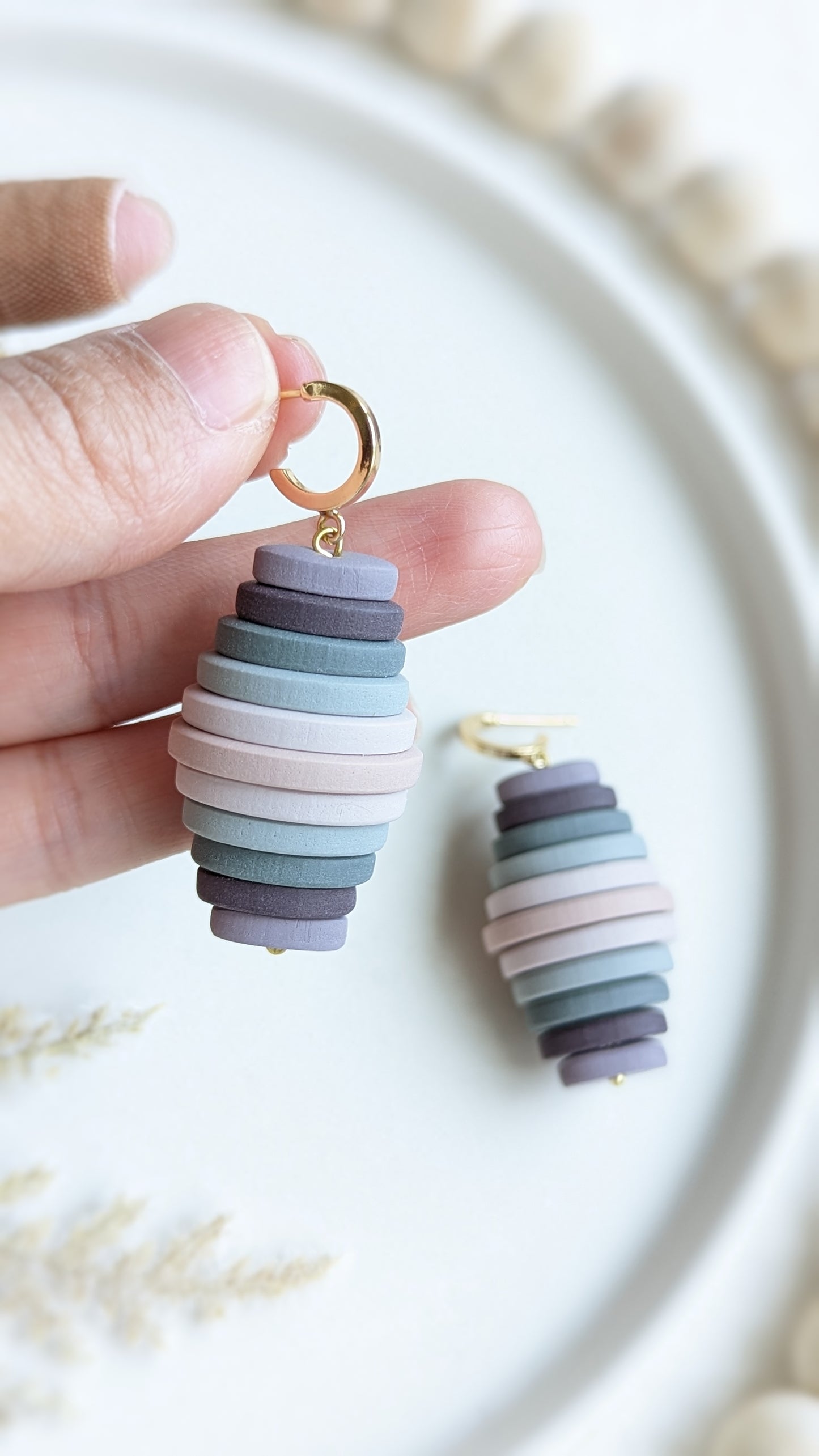 FLAT OVAL BEADS (middle hole) - Basic Shapes