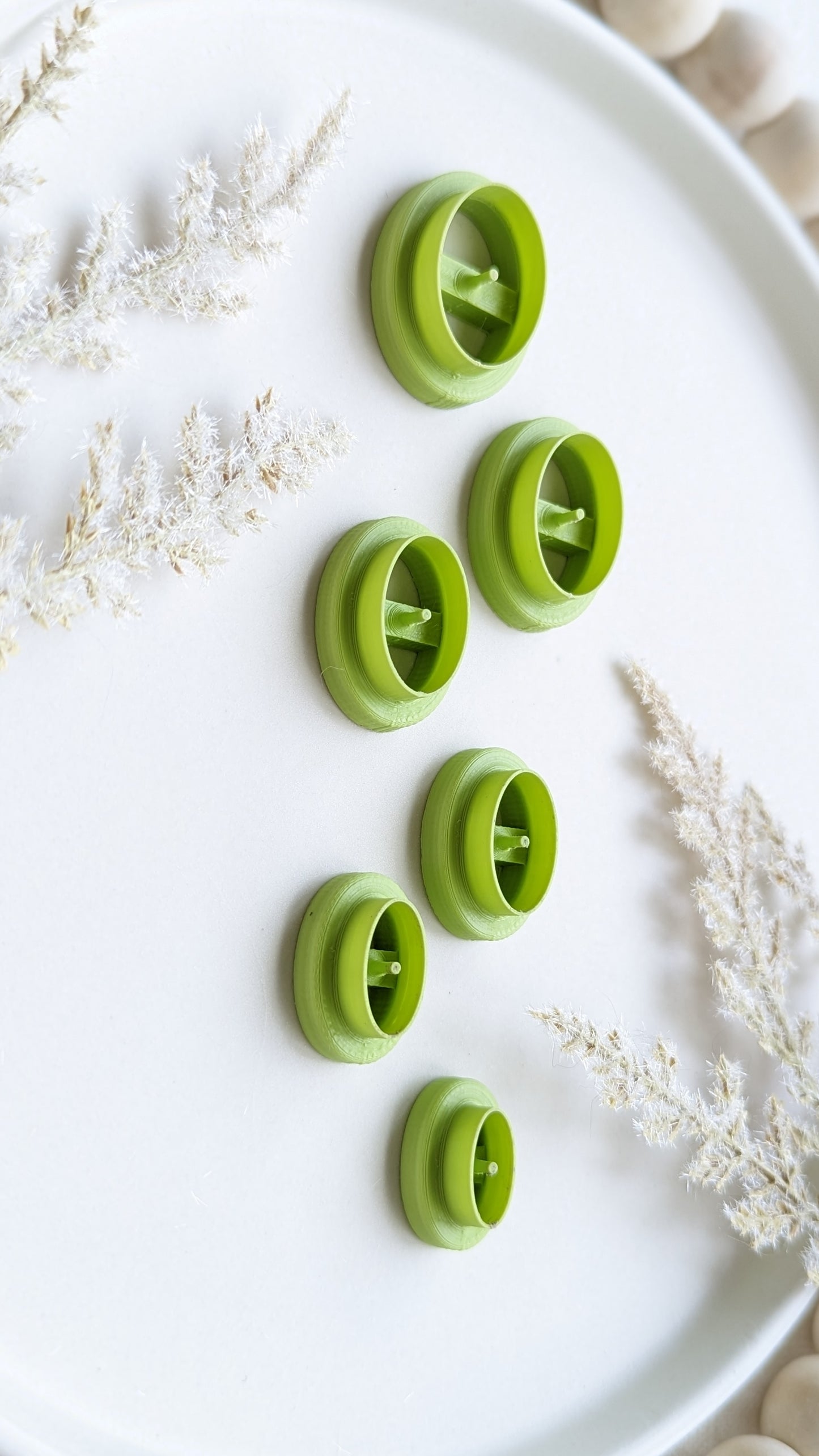 FLAT OVAL BEADS (middle hole) - Basic Shapes
