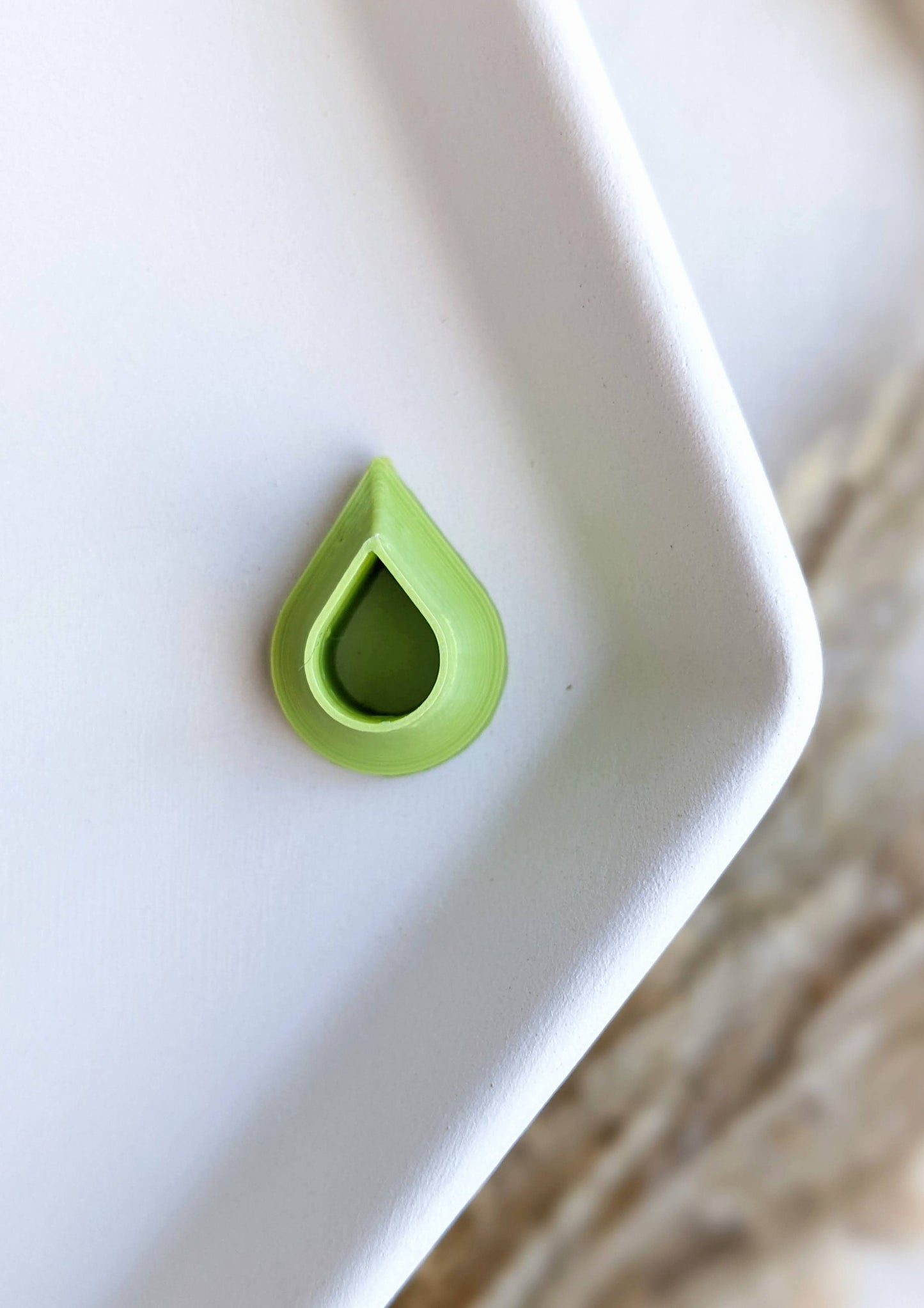 Cutter Shape #22 - Medium Embossed Teardrop