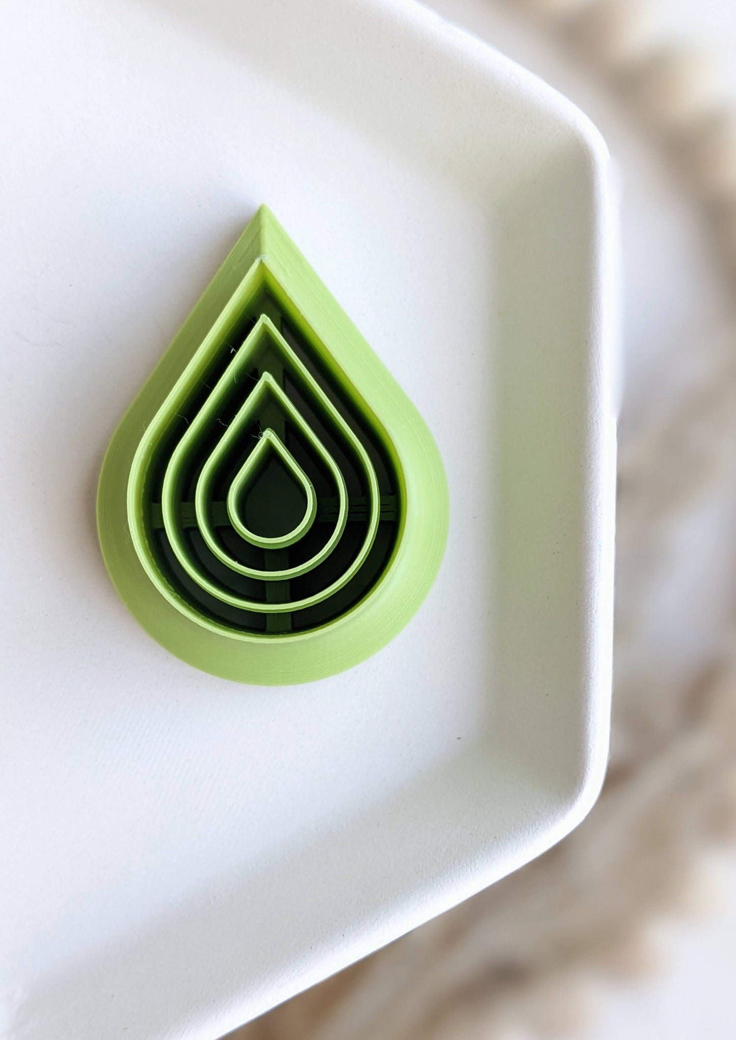 Cutter Shape #22 - Medium Embossed Teardrop