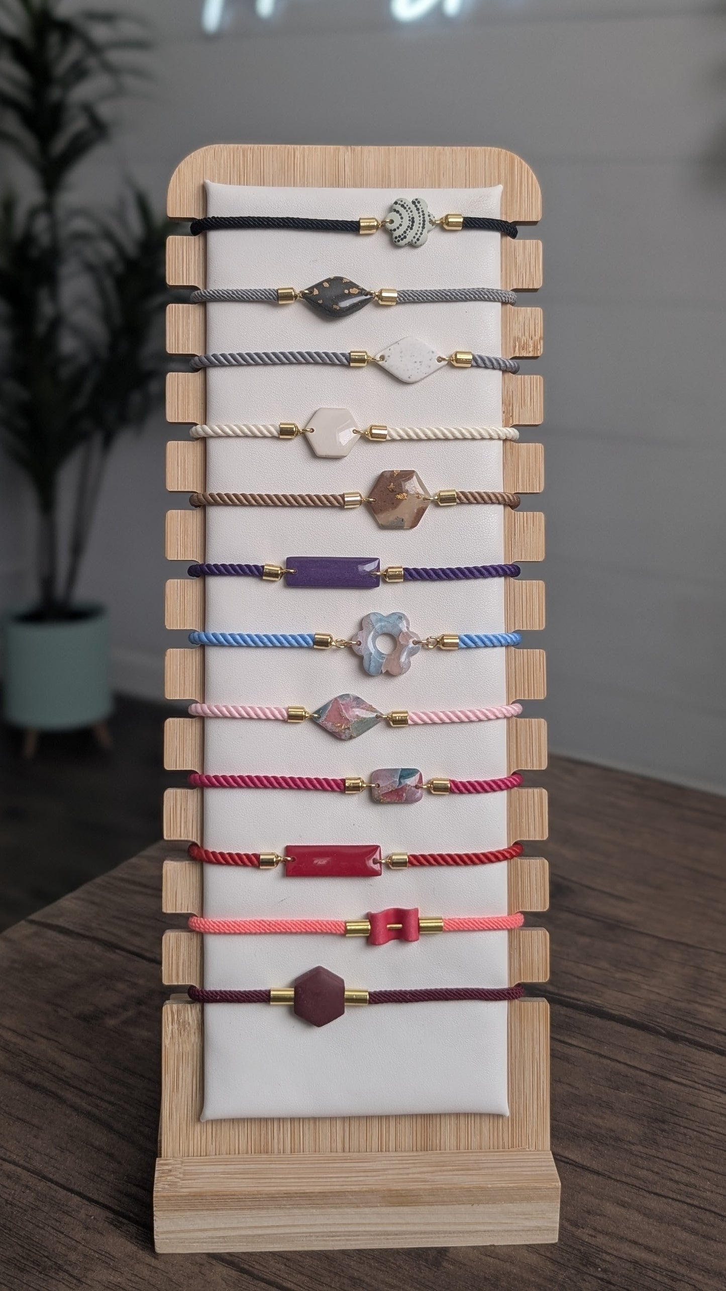 ADJUSTABLE BRACELETS (C)