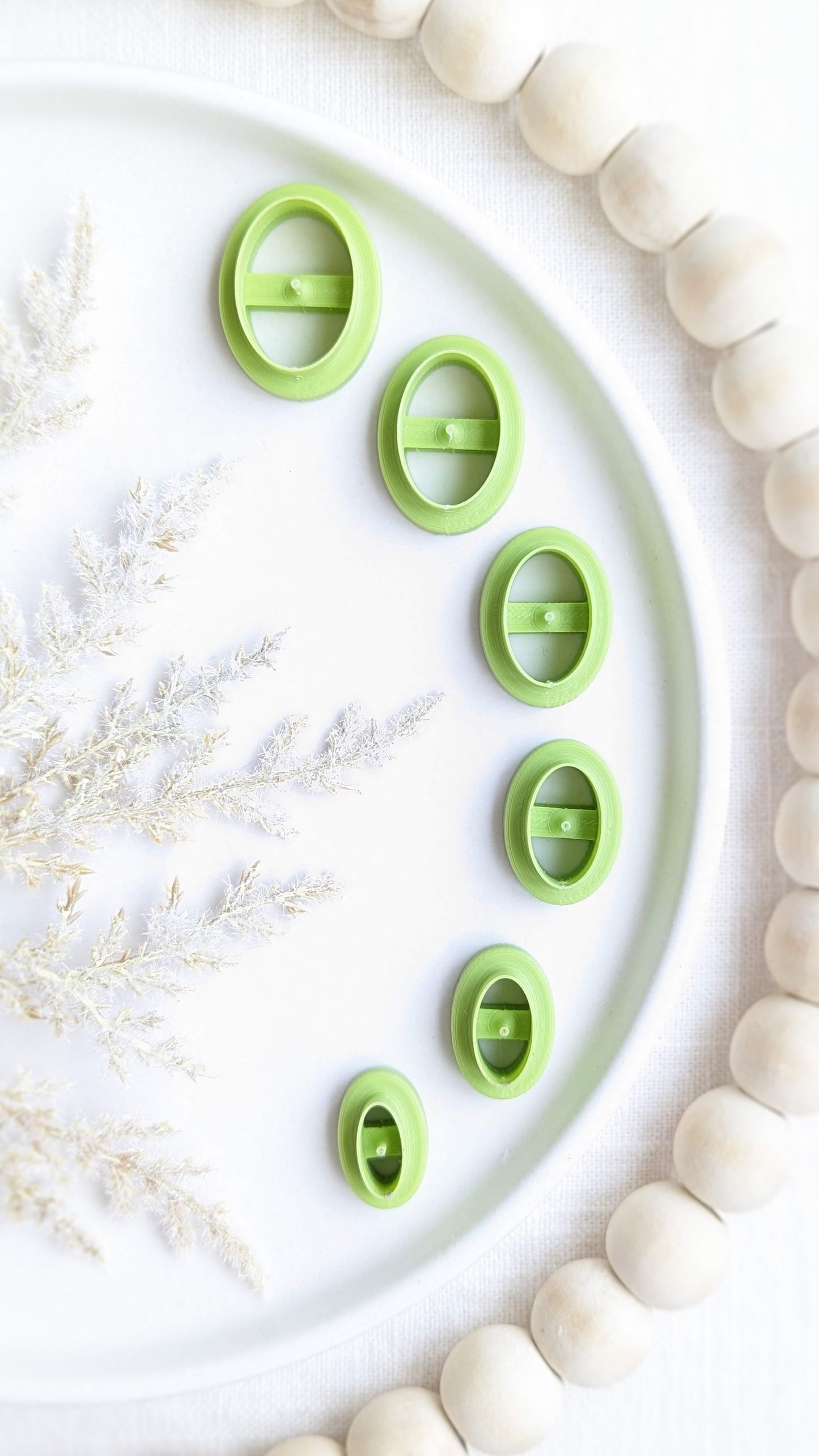 FLAT OVAL BEADS (middle hole) - Basic Shapes