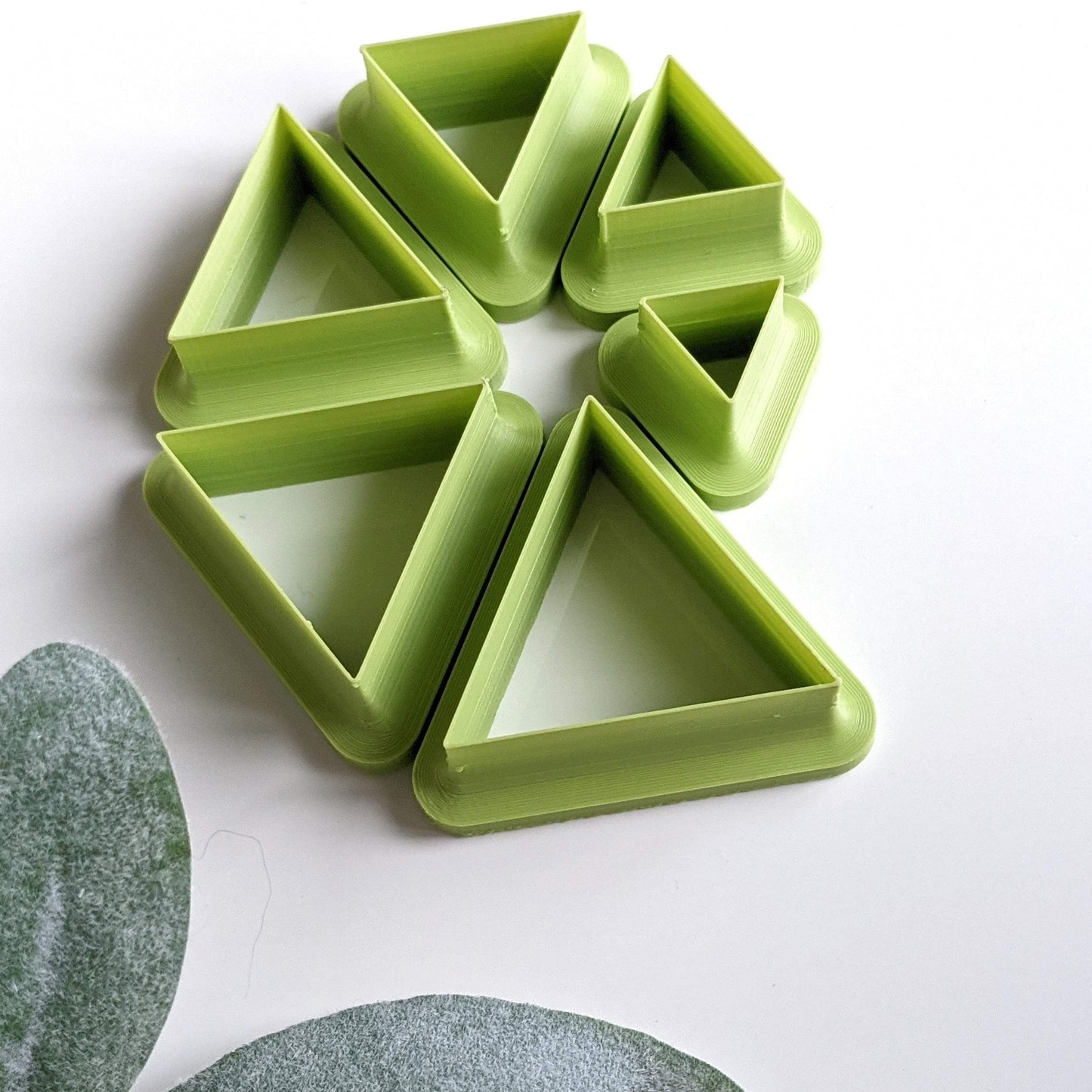 TRIANGLE - Basic Shapes